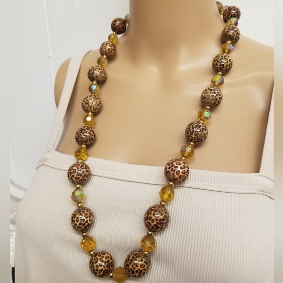 JOAN RIVERS VINTAGE CHETTAH PRINT & AURORA BOREALIS CRYSTAL BEAD NECKLACE - Picture 2 of 7